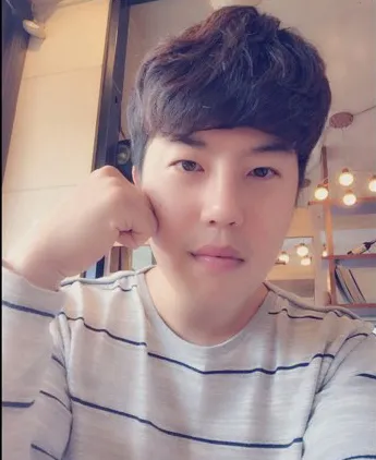 Сайн байна уу. Нүд, хамарны хагалгаа хийлгэсэн Ким Ү Бин байна.