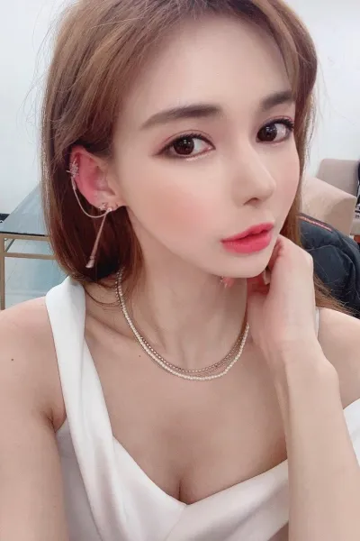 [Уруулын филлер] [Хөмсөг хоорондын ботокс]