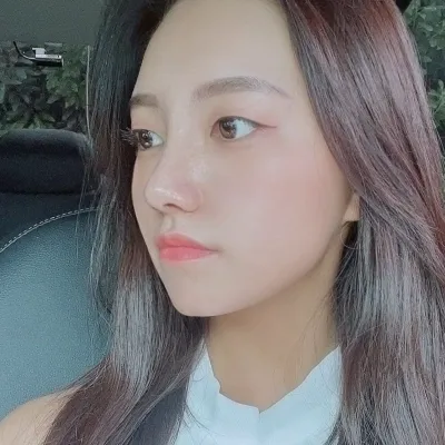 Байгалийн гоо үзэсгэлэнтэй хамартай болсон болохоор найзууд бүгд атаархаж байна!