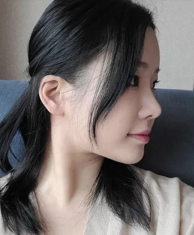 Зураг авахуулахад ямар ч засваргүйгээр царайны хэлбэр тод сайхан гардаг тул таалагддаг.