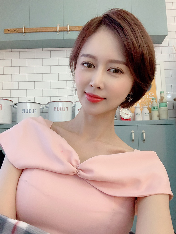 Би Жейжүн арьсны эмнэлэгт Улссера өргөлт, Термаж өргөлтийн эмчилгээ хийлгэсэн.